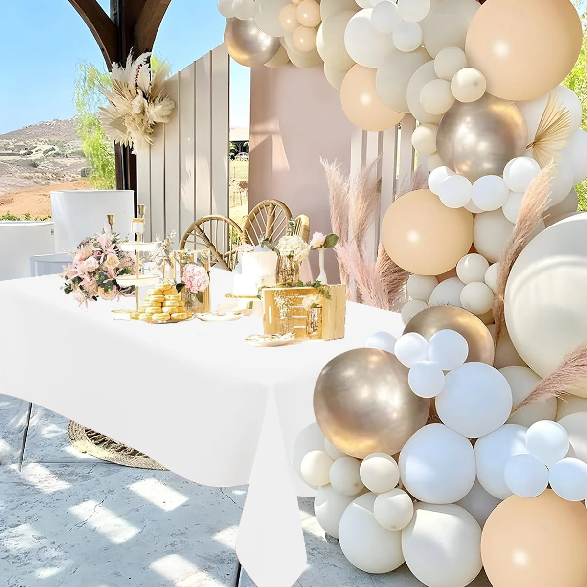 nappes blanches unies plastique opaques table manger événements mariage anniversaire deco moderne adaptable intérieurextérieur