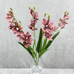 bouquet fleurs artificielles orchidées cymbidium roses blanches violettes jaunes décoration intérieure maison moderne minimaliste