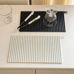 tapis vaisselle moderne noir blanc rayures verticales clips respectueux environnement