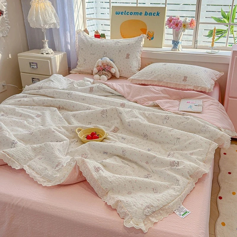 litre couverture fleurs romantique gris rouge blanc dentelle bordure chambre fille