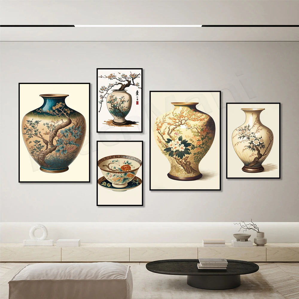 Cette magnifique collection de vases ornés de motifs floraux et de paysages japonais traditionnels apporte une touche d'élégance et de raffinement à tout intérieur.