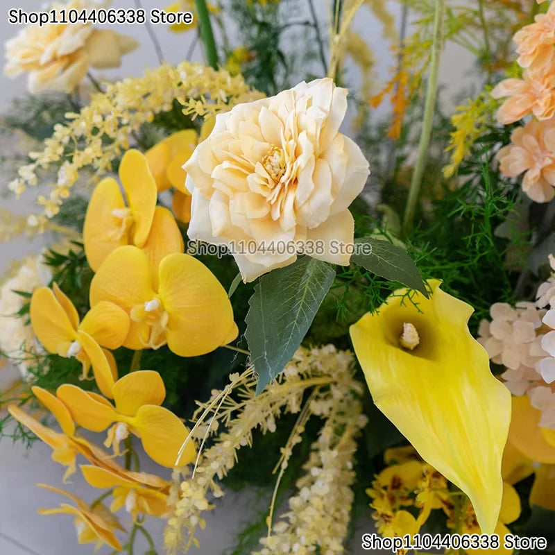 décoration mariage roses jaunes orchidées feuilles verte romantique élégant extérieur artificiel
