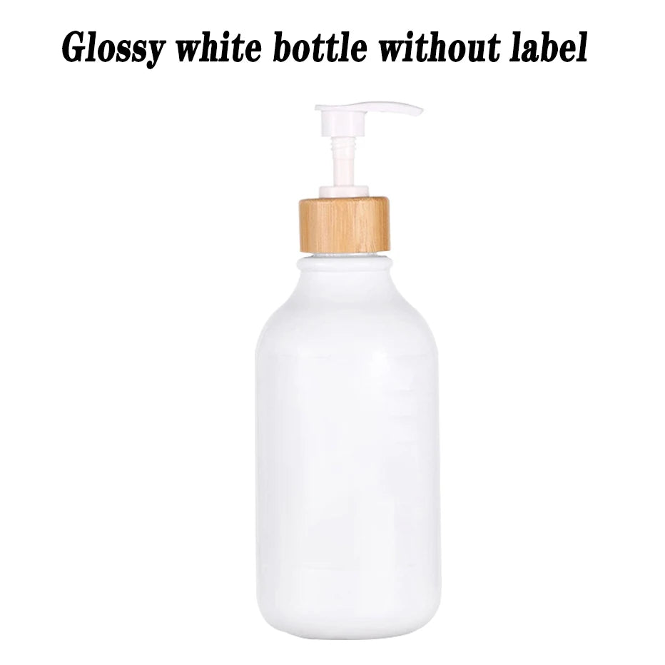 distributeur savon liquide cuisine pompe bois bouteille blanche noire vaisselle mains pot verre