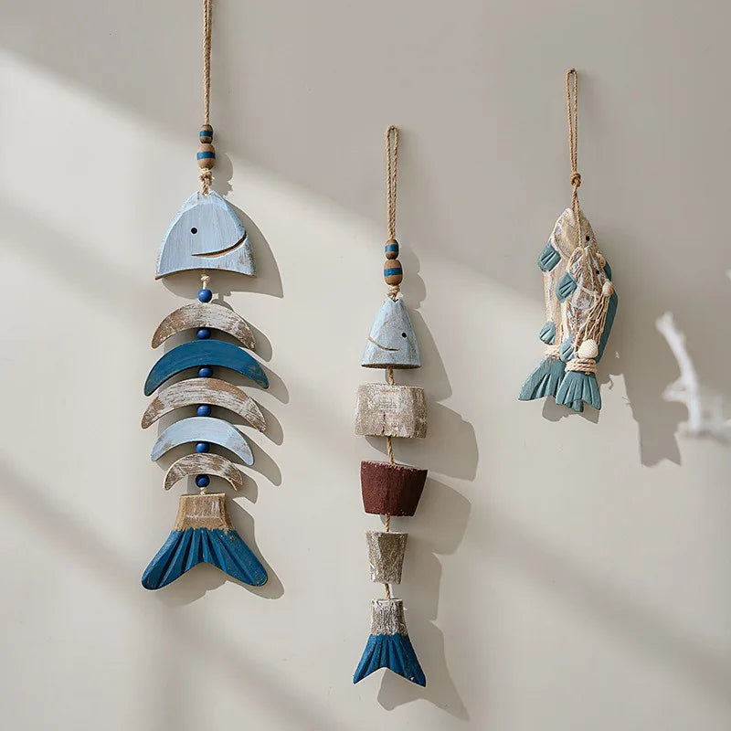 poisson décoratif bois rustique marin cordelette blanc bleu beige brun rayures horizontales coquille