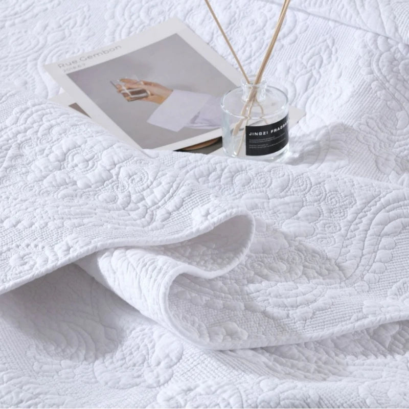 couette coton brodée motif floral blanc oreillers fixés classique ensemble lit