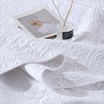 couette coton brodée motif floral blanc oreillers fixés classique ensemble lit