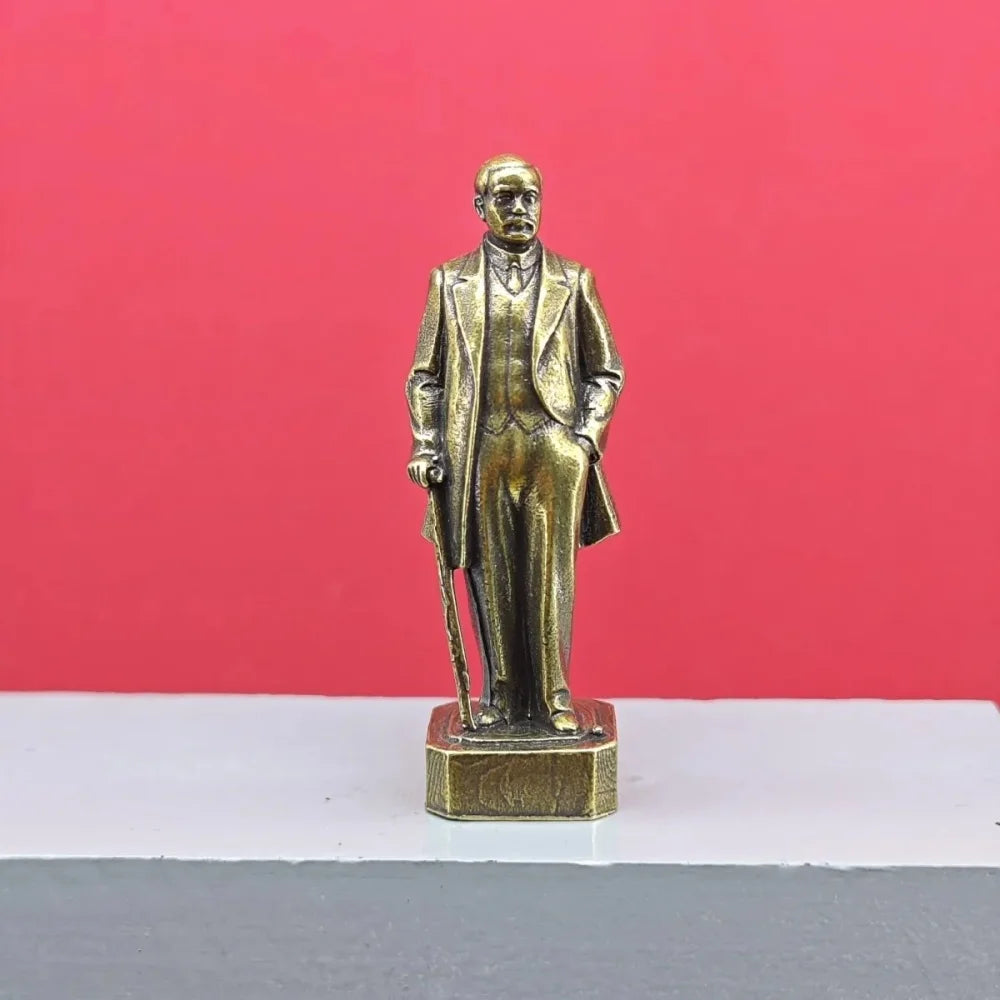statuette gentleman rétro dorée détaillée brillante objet collection décoration maison socle doré vintage classic