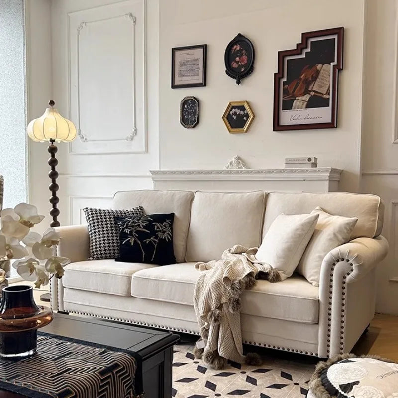 canapé classique salon bois beige clair coussins décoratifs couverture minimaliste moderne