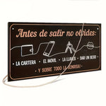 plaque décorative métal noir icônes blanches sac téléphone clés lèvres corde fixations classique mur