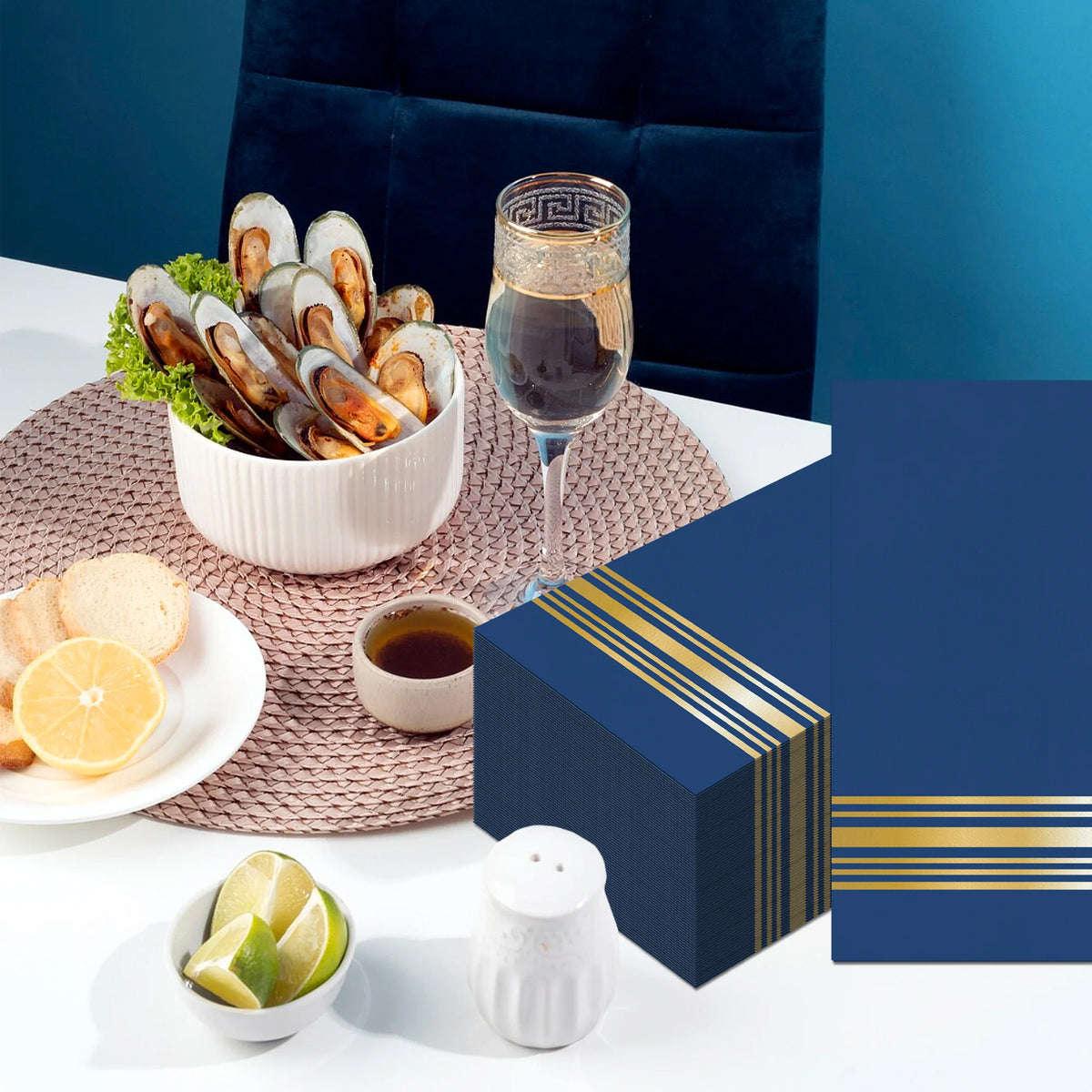 serviettes table jetables rayures dorées bleu marine occasion anniversaire mariage événement festif pack 20