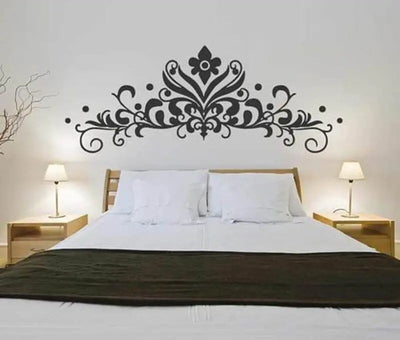 Sticker tête de lit baroque fleurs noires sur mur blanc