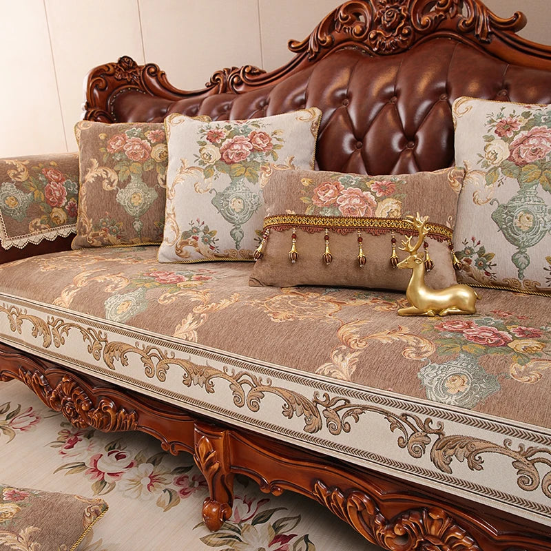 Un canapé de style vintage aux motifs floraux délicats, agrémenté de coussins moelleux et d'un accessoire décoratif en forme de lapin doré, créant une atmosphère chaleureuse et raffinée dans cet intérieur.