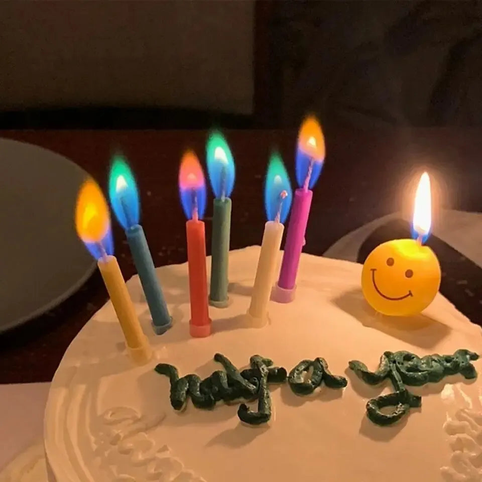 bougies colorées anniversaire gâteau décorations fleurs fruits texte happy birthday moderne festive