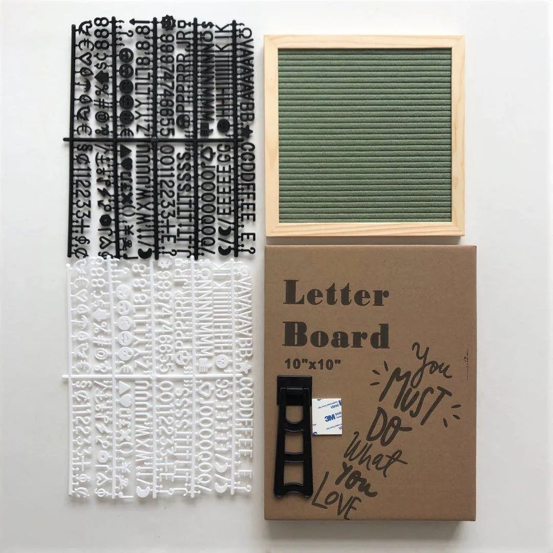 tableau lettres feutre gris bois clair moderne minimaliste support mural intégré alphabet deco chambre