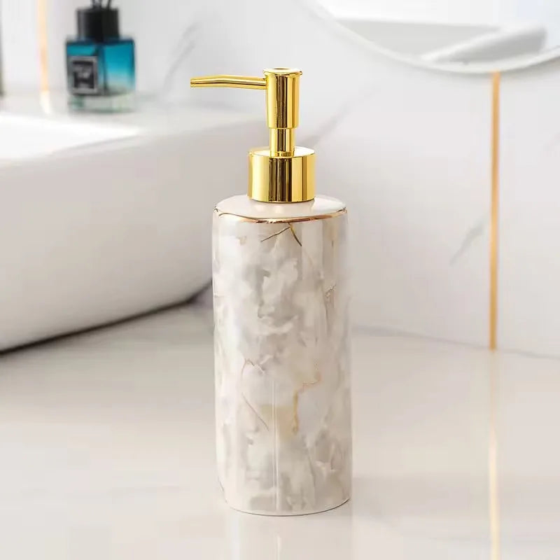 ensemble vaisselle salle bain marbre blanc gris or classique tasses poignées dorées porte brosse