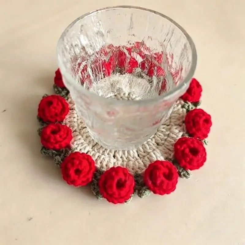 coasters crochetés fleurs roses vase artisanal main d'oeuvre tissu brillant opacité rouge vert beige