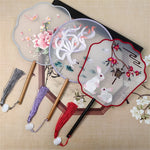 éventails traditionnels éventail gris motifs roses blancs verts bleus or brodés pompons rubans decoration