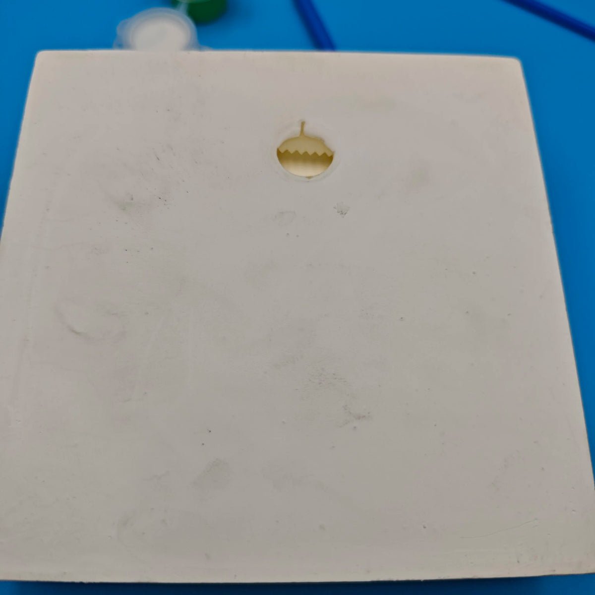 décoration murale relief blanc visage cheveux ondulés plaque classique salon chambre anniversaire