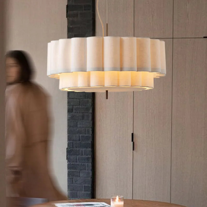 lampe suspendue moderne minimaliste blanc beige rayures horizontales opacité pince câble électricité chambre salon