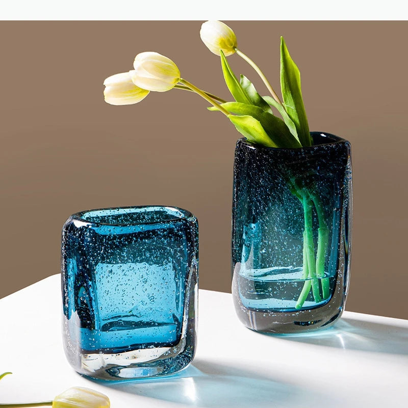 vase moderne verre bleu texture granulée vase table designintérieur