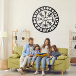 horloge murale noire symboles anciens motifs géométriques artisanal métal vieilli