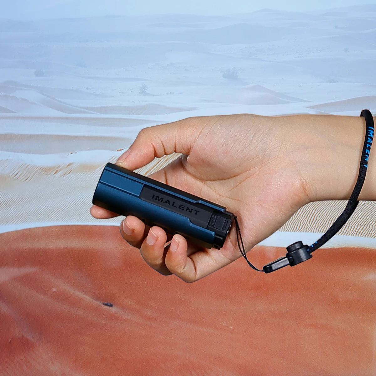 lampe torche bleu moderne résistante choc lumiere intense charge magnétique auto défense camping
