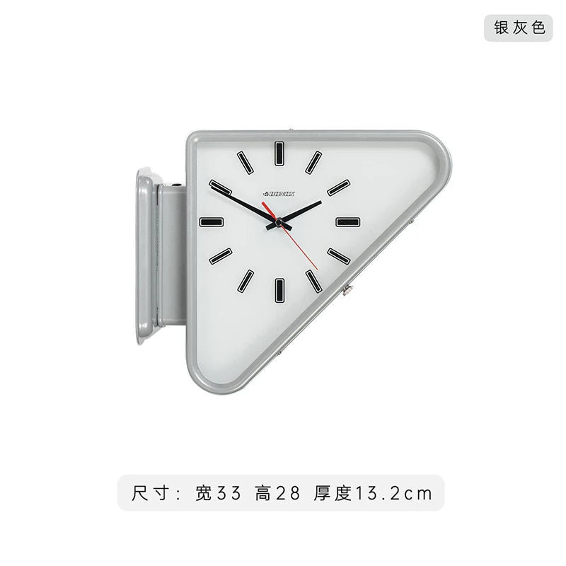 horloge murale vintage rouge noir argentée décoration salon rétro fixations visibles cadrans rectangles noirsOpaque