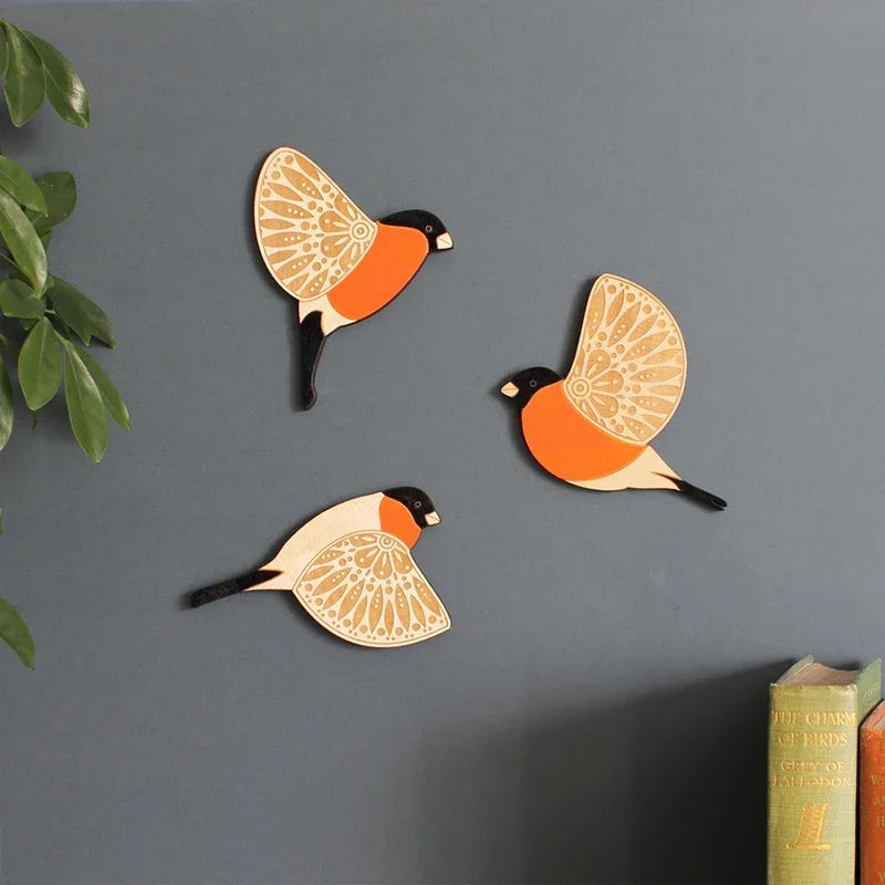 décoration murale oiseaux bois orange bleu noir motifs floraux artisanal