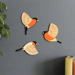 décoration murale oiseaux bois orange bleu noir motifs floraux artisanal