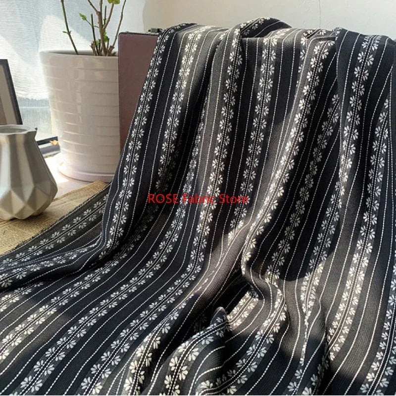 tissu jacquard rayé blanc fleurs noires vert classique opacité couture printemps robe haut chemisier