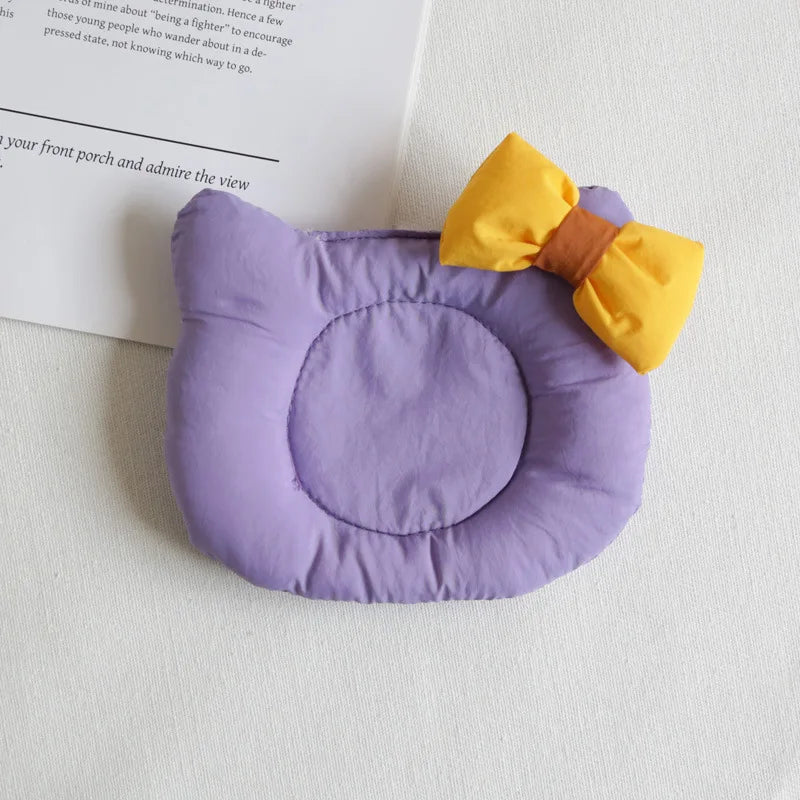 coussin forme chat violet jaune rose blanc points noirs décoratif enfantin coussins colorés