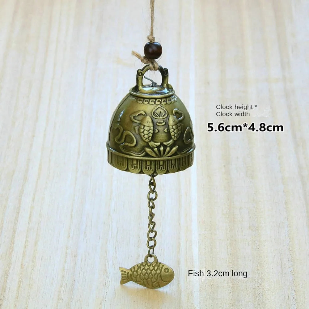 cloche décorative artisanale bronze doré ornements floraux poissons vintage pendentif métallique