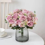 bouquets artificiels roses hydrangeas violettes roses blanches classiques décoration intérieure mariage anniversaire baby shower