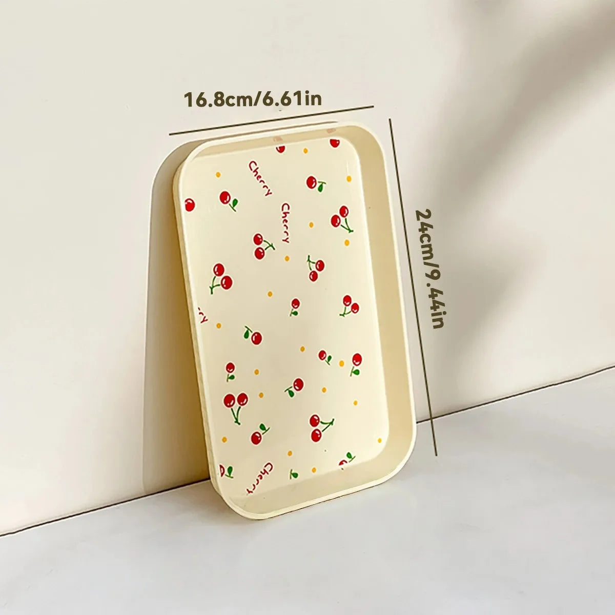 assiettes modernes cerises rouges deco alimentaire maison beige clair multifonctionnelle