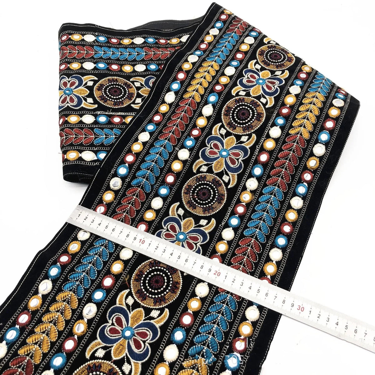 ruban brodé dentelle polyester motifs floraux géométriques élégant noir doré bleu rose vert