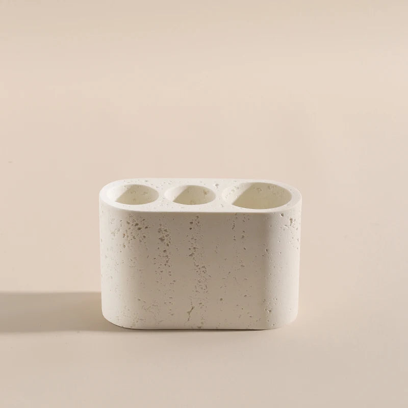 ensemble salle bain moderne brosse dents pot dentifrice distributeur savon blanc crème grain ciment