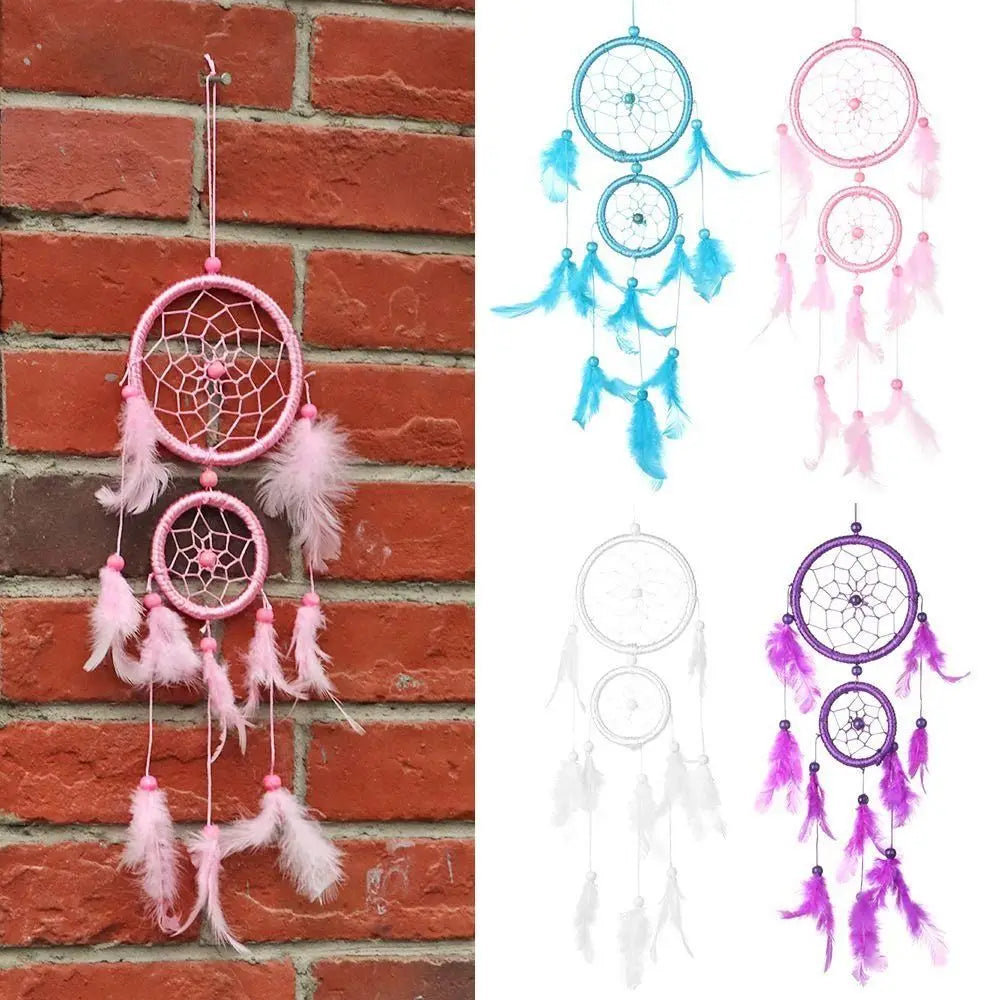 attrape rêves bohème suspendu plumes duvetées filets corde tressée bois blanc bleu violet rose