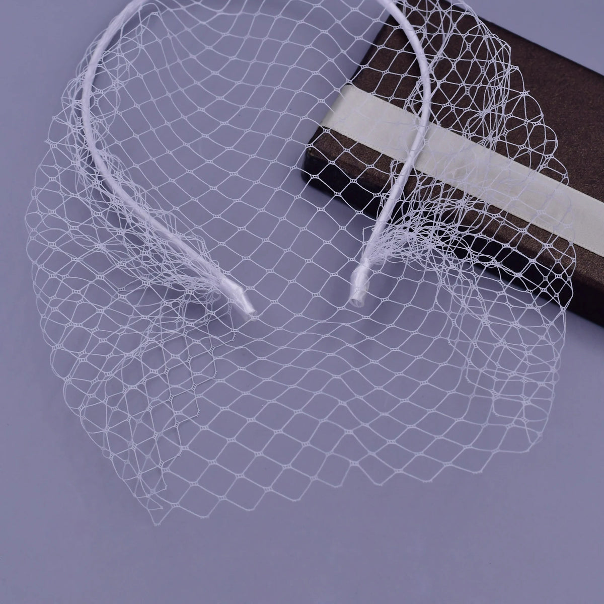 masque plume blanc noir filet plumes bohème romantique bride veil wedding veil party wedding