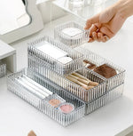 organisateur maquillage blanc transparent boîtes rangement compartiments moderne élégant pinceaux rouges lèvres bijoux soins