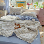 litre couverture fleurs romantique gris rouge blanc dentelle bordure chambre fille