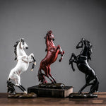statuette cheval résine blanc noir rouge réaliste brillante décoration classique sculpturalSTONEBASE