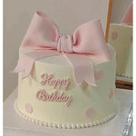 gâteau factice décoration mariage anniversaire noël valentin blanc rose rubans festive moderne