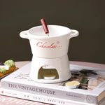 bouilloire chocolat céramique moderne cuillère bois bougie rouge noir blanc