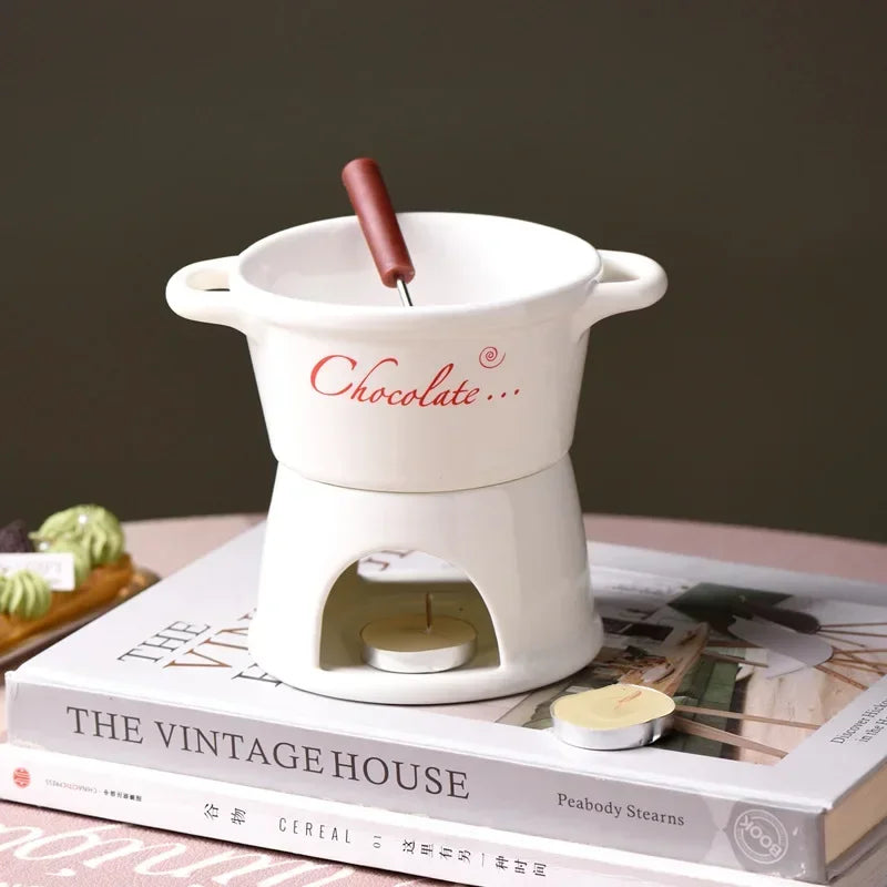 bouilloire chocolat céramique moderne cuillère bois bougie rouge noir blanc