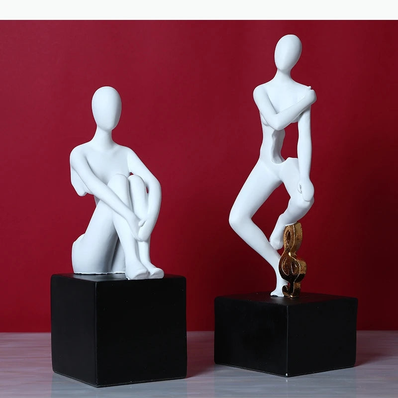 statues décoratives minimalistes figures humaines stylisées blanc noir élément doré moderne abstrait