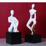 statues décoratives minimalistes figures humaines stylisées blanc noir élément doré moderne abstrait