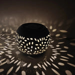 lampe solaire extérieure led noir blanche perforations feuilles decoratif oriental ambiance chaleureuse