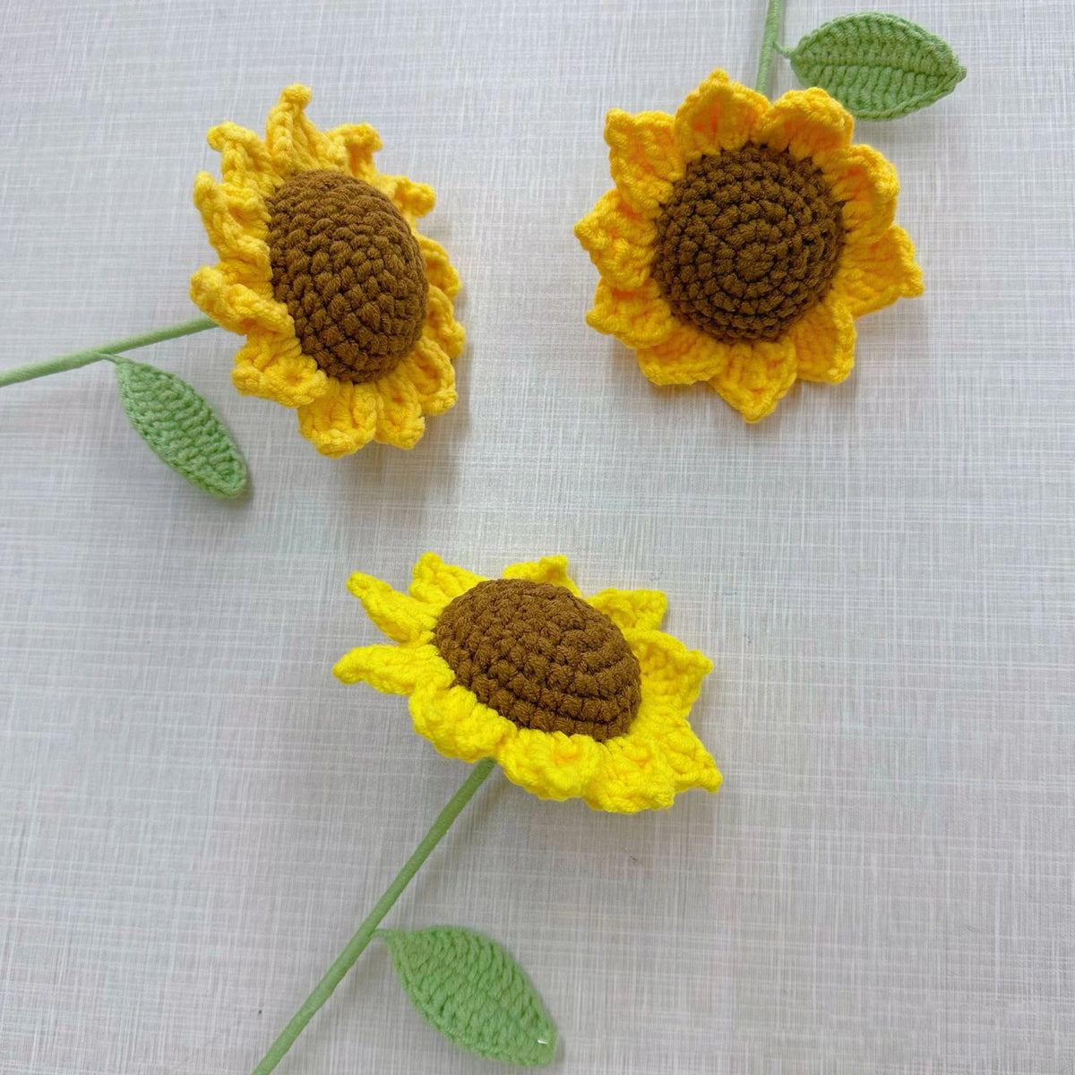 bouquet fleurs artificielles jaune marron vert crochetées décoration intérieure maison anniversaire mariage