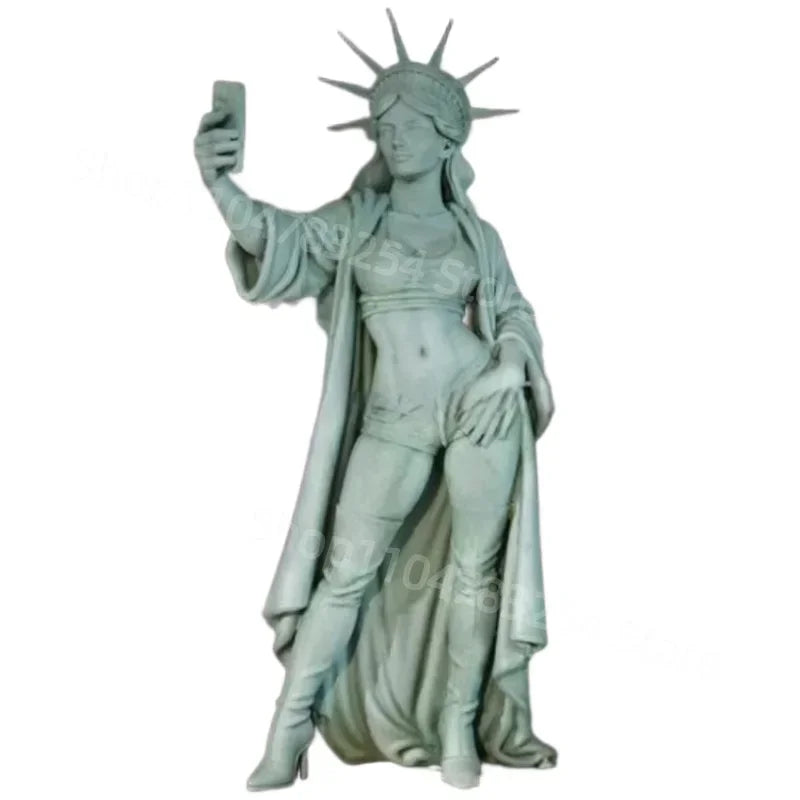décoration statue liberté sculpturale détaillée verte opaques classique vertclair détails sculpturaux décoration intérieure vertclair