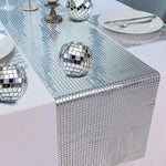 nappe festive brillante effet miroir argenté blanc table anniversaire carnaval mariage coachella
